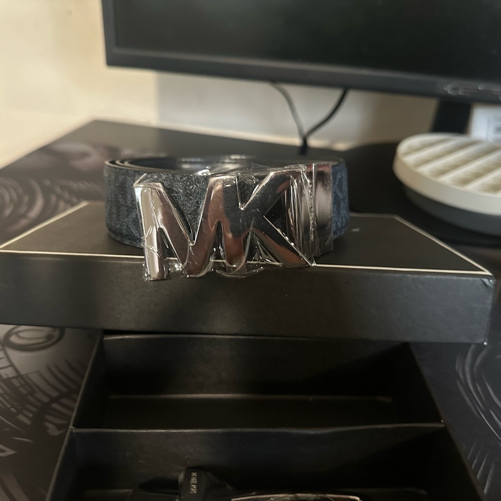 Michael Kors men’s belt - Picture 8 of 9
